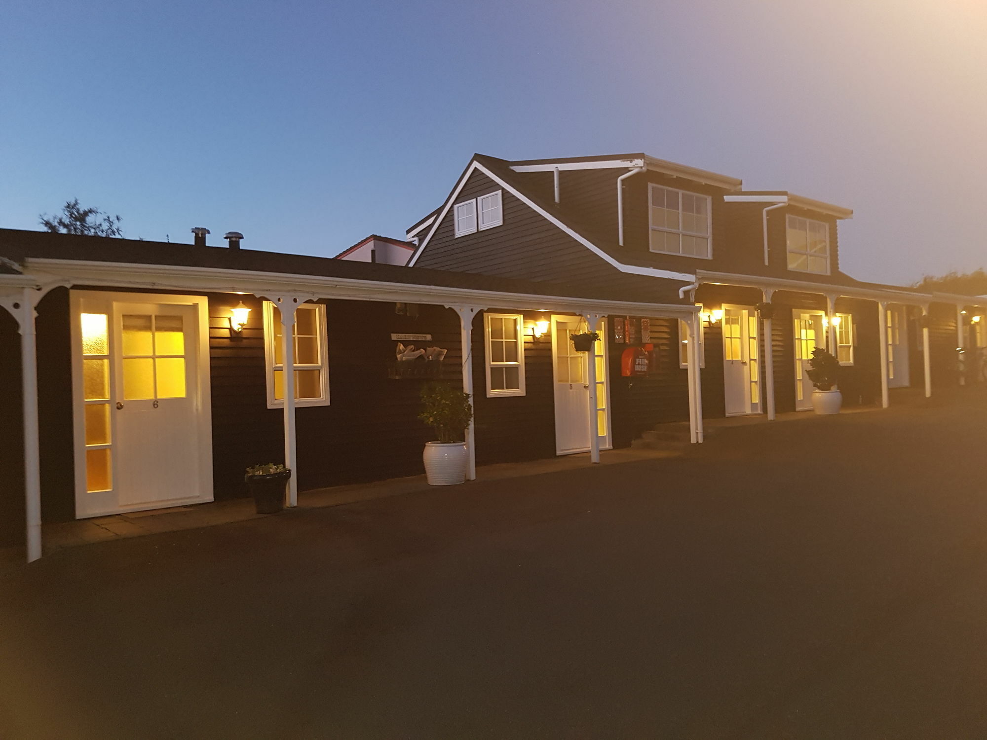 Cottage Mews Motel Taupo Exterior photo